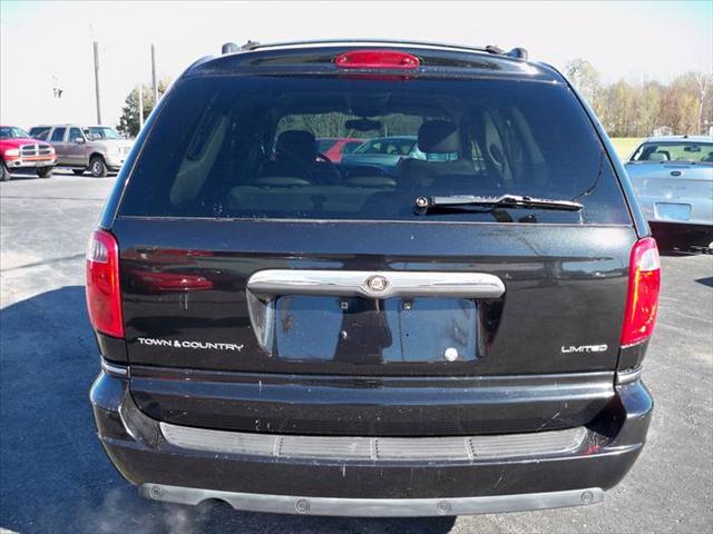 2005 Chrysler Town and Country SLT 25