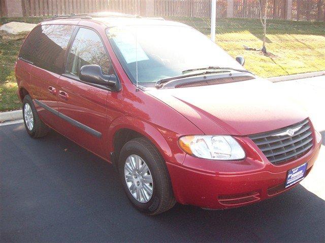 2005 Chrysler Town and Country Unknown