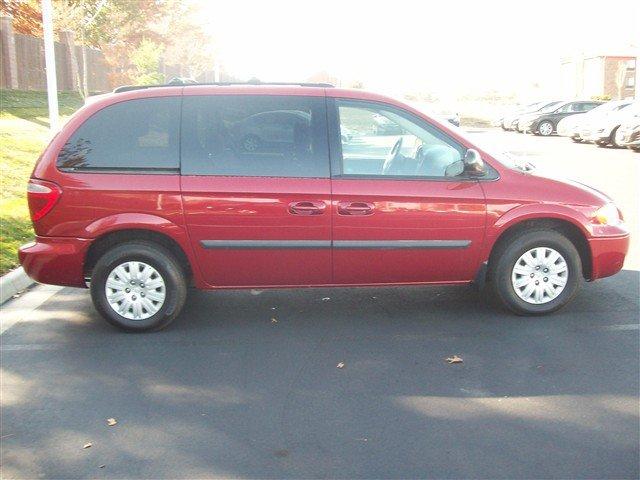 2005 Chrysler Town and Country Unknown