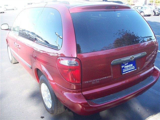 2005 Chrysler Town and Country Unknown