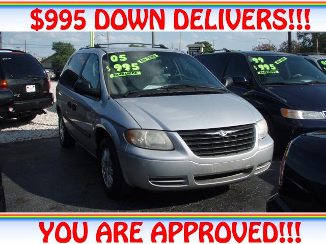 2005 Chrysler Town and Country Unknown