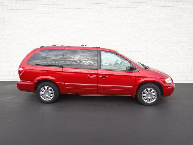 2005 Chrysler Town and Country SLT 25