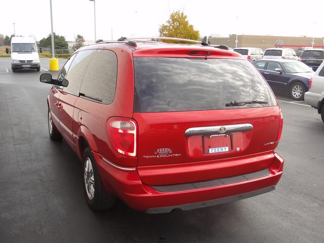 2005 Chrysler Town and Country SLT 25