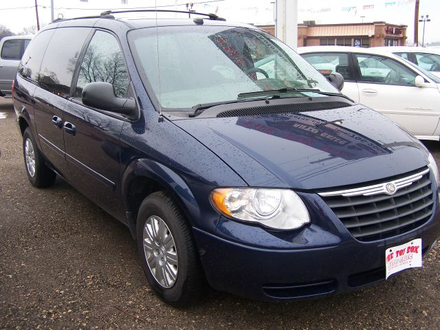 2005 Chrysler Town & Country Elk Conversion Van