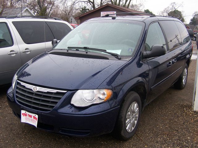 2005 Chrysler Town & Country Elk Conversion Van