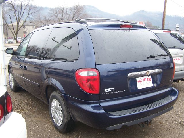 2005 Chrysler Town & Country Elk Conversion Van