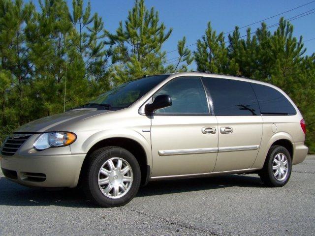 2005 Chrysler Town and Country 3.5