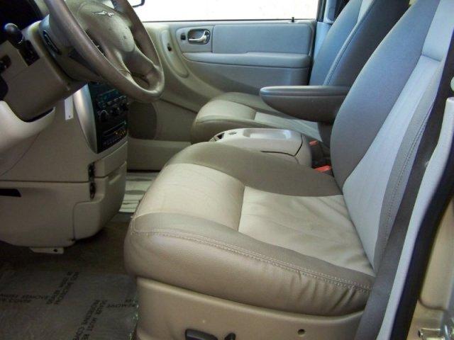 2005 Chrysler Town and Country 3.5