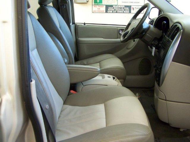 2005 Chrysler Town and Country 3.5