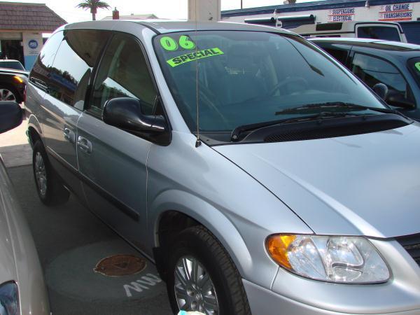 2006 Chrysler Town and Country Base