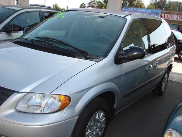 2006 Chrysler Town and Country Base