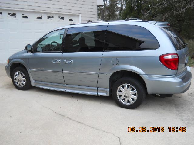 2006 Chrysler Town and Country SLT 25