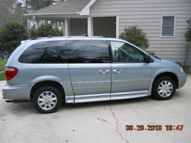 2006 Chrysler Town and Country SLT 25