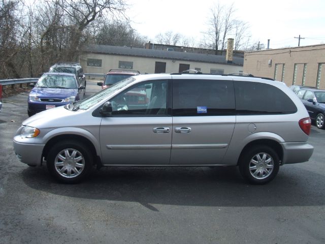 2006 Chrysler Town and Country 3.5