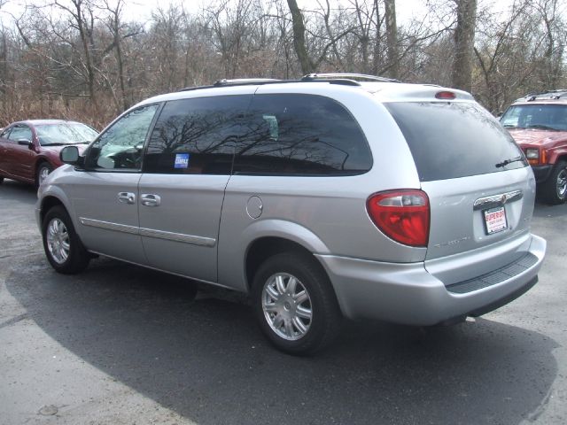 2006 Chrysler Town and Country 3.5