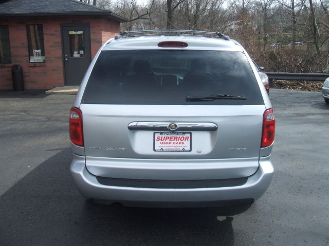 2006 Chrysler Town and Country 3.5