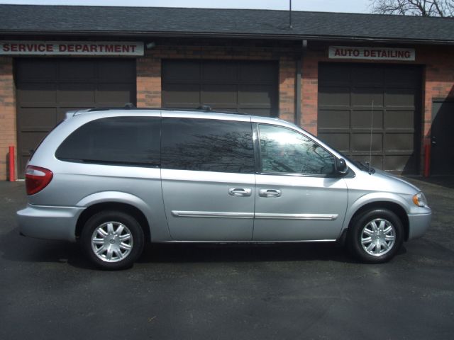 2006 Chrysler Town and Country 3.5