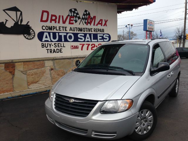 2006 Chrysler Town and Country Base