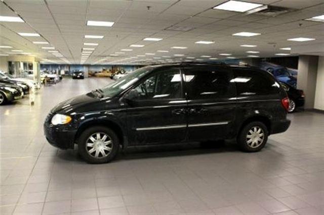 2007 Chrysler Town and Country LX Minivan 4D