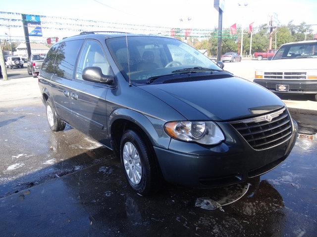 2007 Chrysler Town and Country Elk Conversion Van