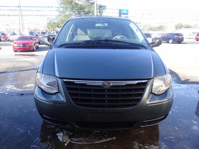 2007 Chrysler Town and Country Elk Conversion Van