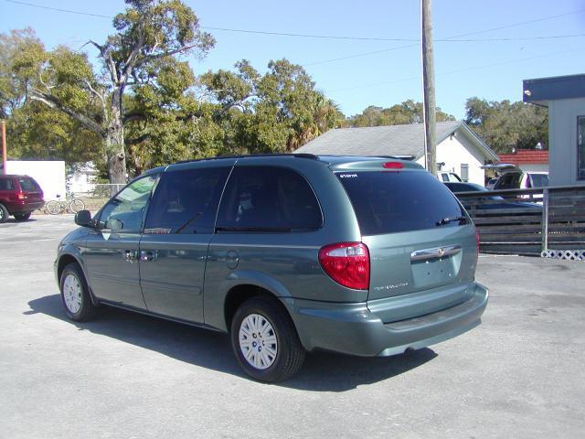 2007 Chrysler Town and Country Elk Conversion Van