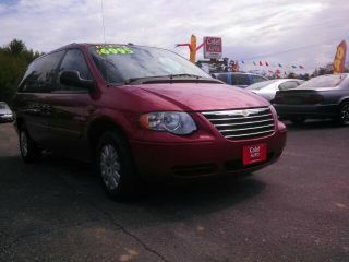 2007 Chrysler Town and Country LS Flex Fuel 4x4 This Is One Of Our Best Bargains