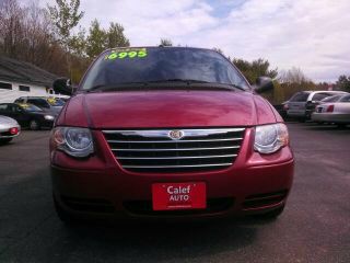 2007 Chrysler Town and Country LS Flex Fuel 4x4 This Is One Of Our Best Bargains