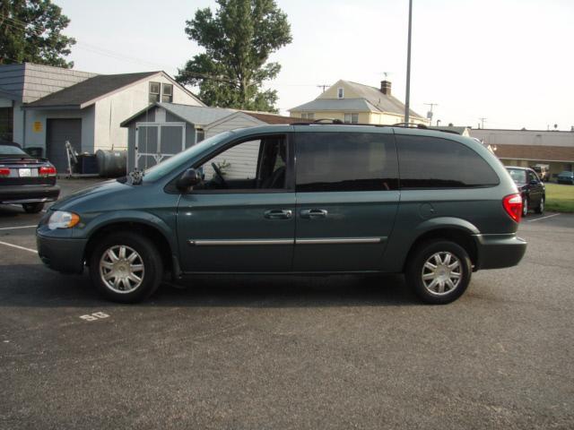 2007 Chrysler Town and Country AWD 4dr Tech/entertainment Pkg SUV