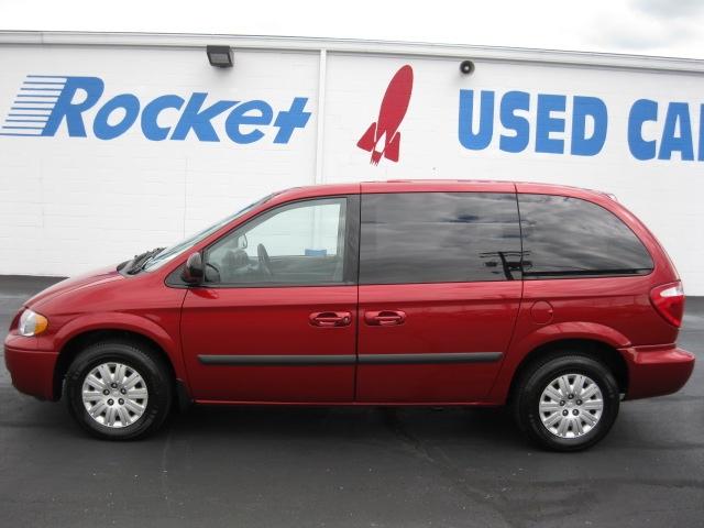 2007 Chrysler Town and Country Unknown