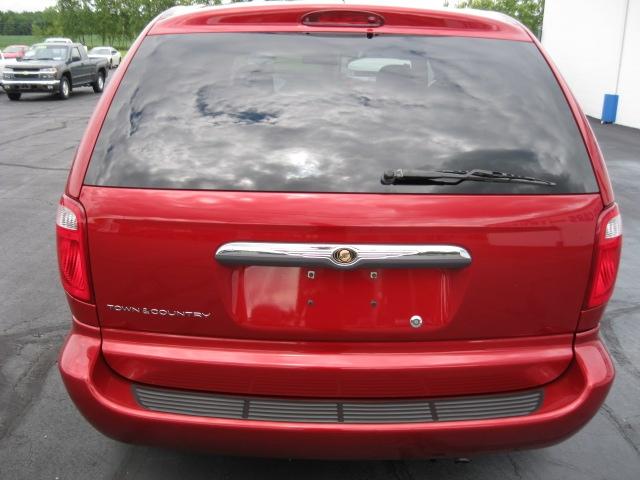 2007 Chrysler Town and Country Unknown