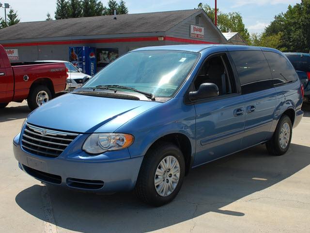 2007 Chrysler Town and Country Unknown