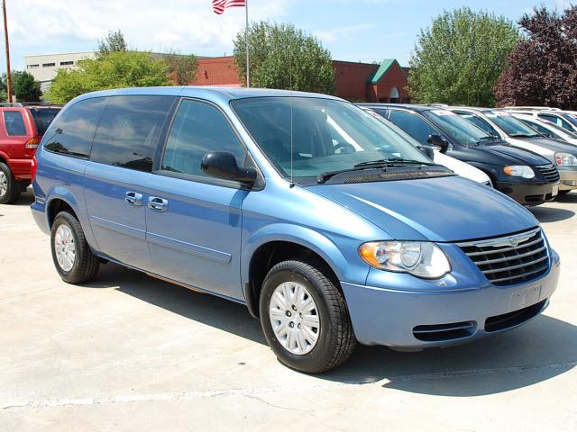 2007 Chrysler Town and Country Unknown