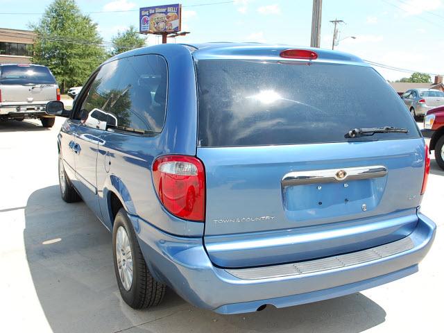 2007 Chrysler Town and Country Unknown