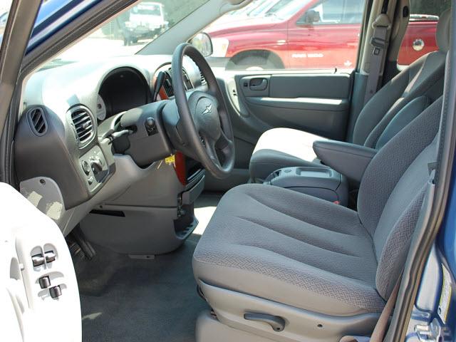 2007 Chrysler Town and Country Unknown