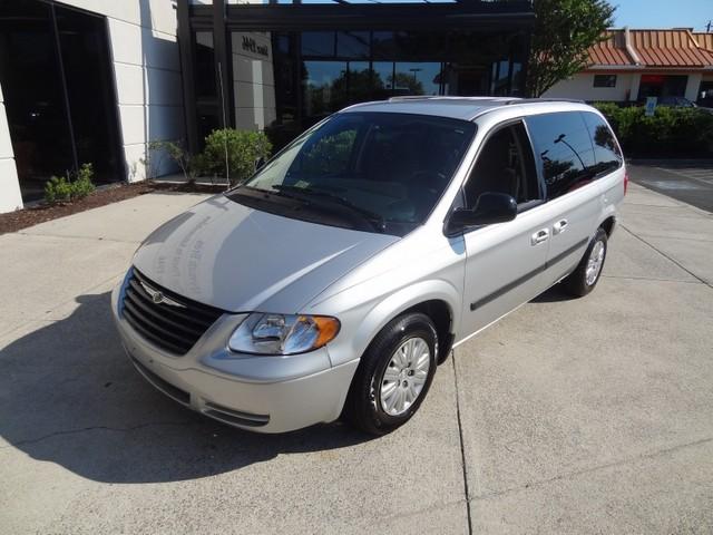 2007 Chrysler Town and Country Unknown