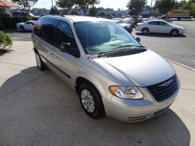 2007 Chrysler Town and Country Unknown