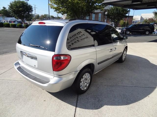 2007 Chrysler Town and Country Unknown