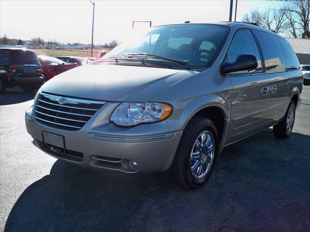 2007 Chrysler Town and Country SLT 25