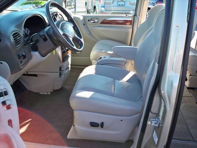 2007 Chrysler Town and Country SLT 25