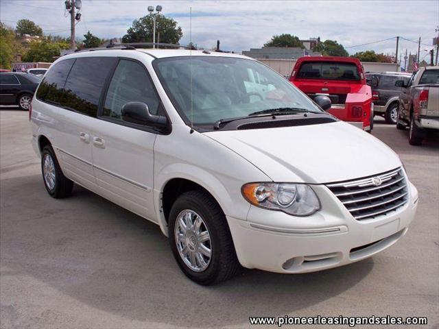 2007 Chrysler Town and Country SLT 25