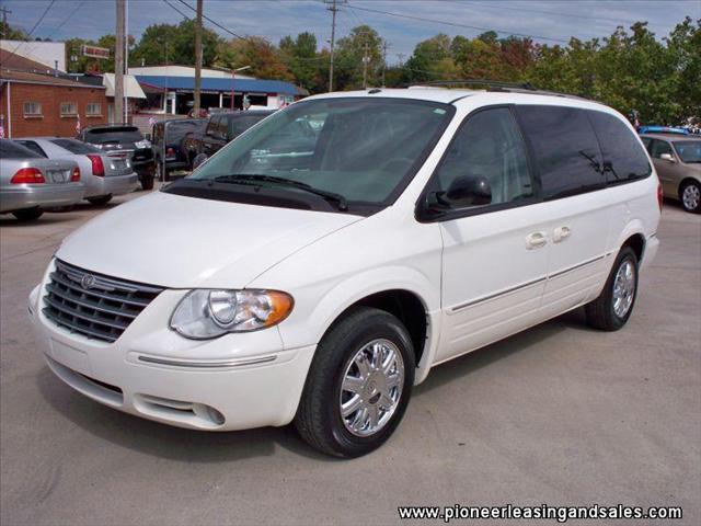 2007 Chrysler Town and Country SLT 25