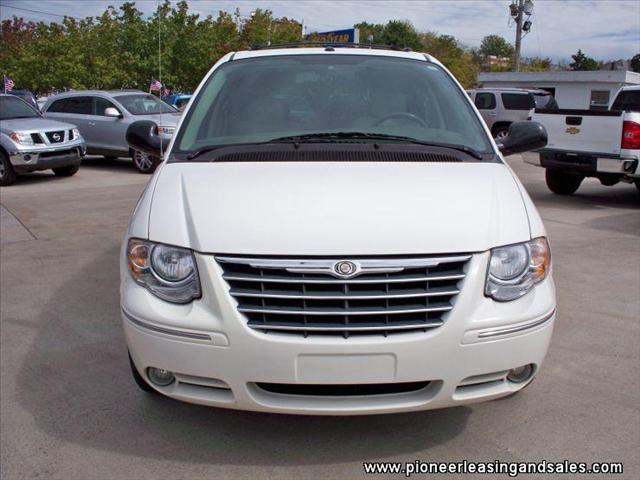 2007 Chrysler Town and Country SLT 25