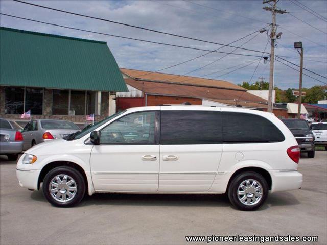 2007 Chrysler Town and Country SLT 25