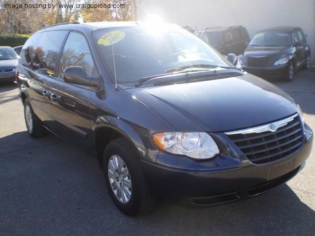 2007 Chrysler Town and Country Elk Conversion Van