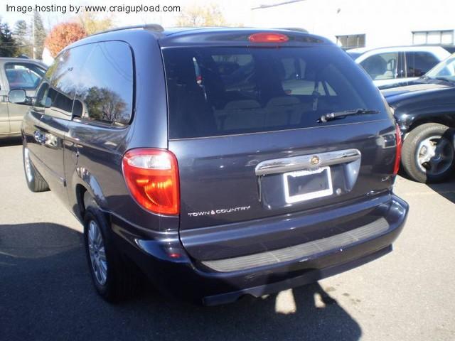 2007 Chrysler Town and Country Elk Conversion Van