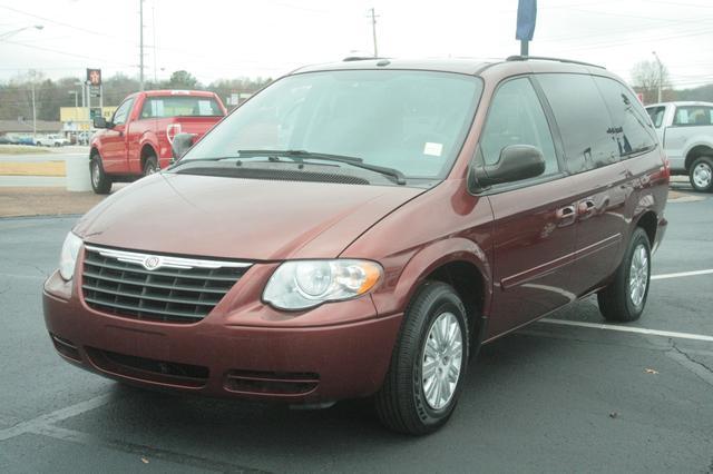 2007 Chrysler Town and Country Elk Conversion Van