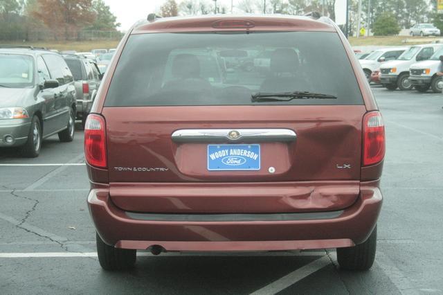 2007 Chrysler Town and Country Elk Conversion Van