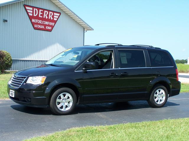 2008 Chrysler Town and Country AUTO LX