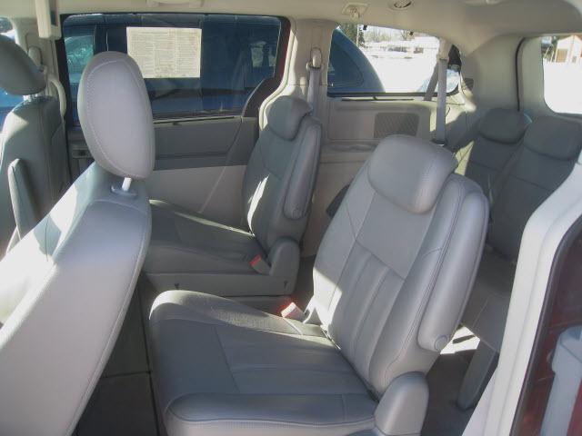 2008 Chrysler Town and Country Silverado Short Bed Z71 4x4